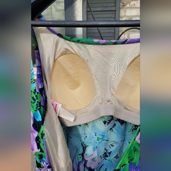 VINTAGE MAXINE OF HOLLYWOOD TAnk8n8 Bathing suit Top Vibrant floral Size Medium - Picture 4 of 5